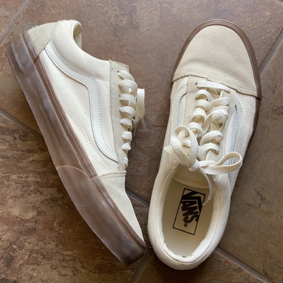 Vans Other - Vans Old Skool Cream And Gum shoes size 9.5